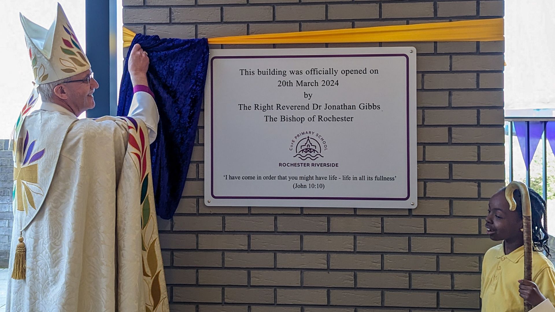 Bishop Jonathan unveils a plaque