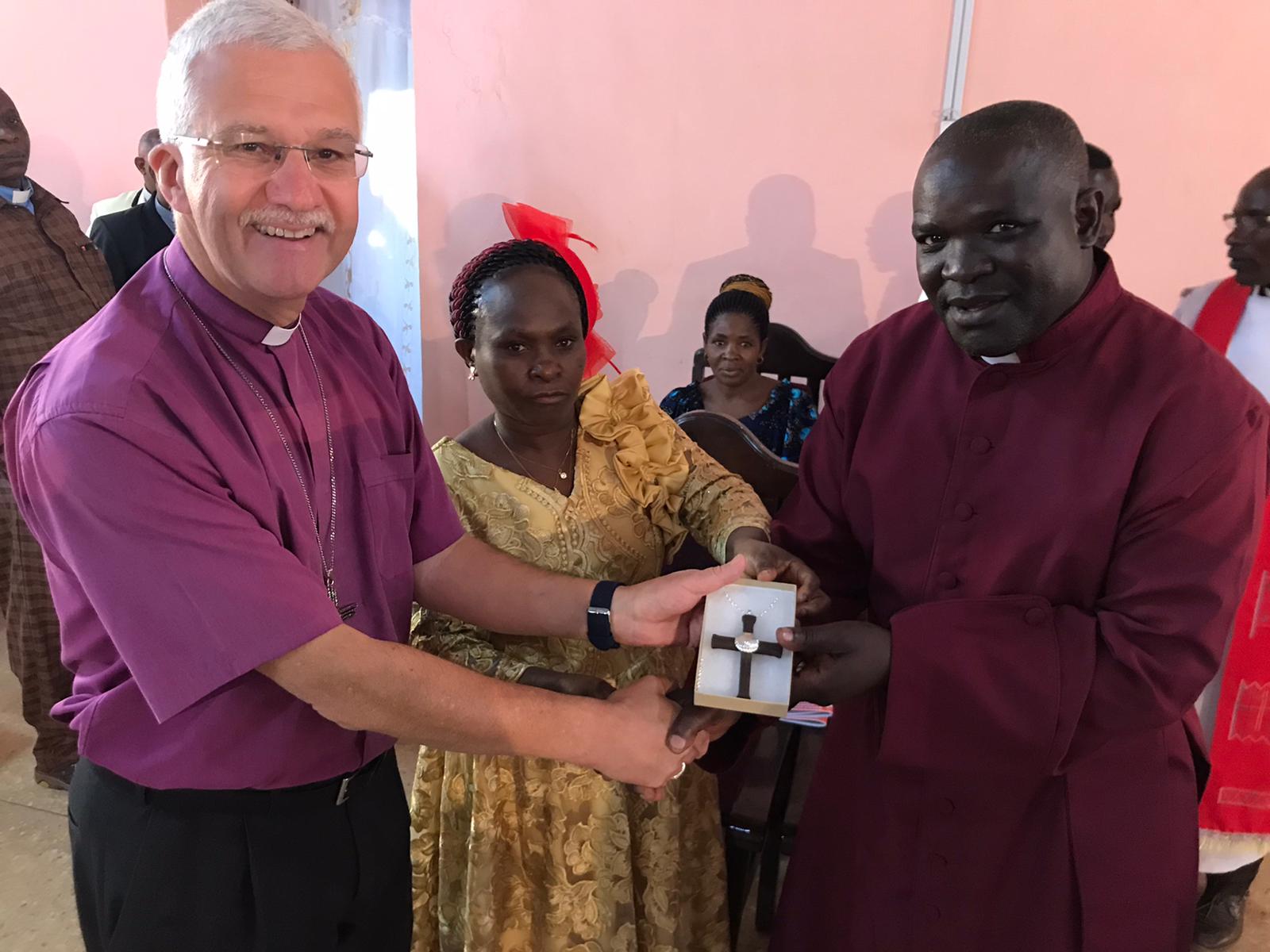Bishop Jonathan presents the new Bishop of Mpwapwa and his wife with the gift of a cross provided by Rochester Diocese